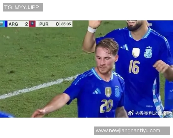 麦卡半场被调侃能否进三个球最终尝试未能成功引发队友欢笑 麦卡半场被调侃能否进三个球最终尝试未能成功引发队友欢笑